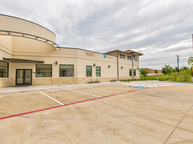 9545 N Beach St, Fort Worth, TX for lease - Building Photo - Image 3 of 17