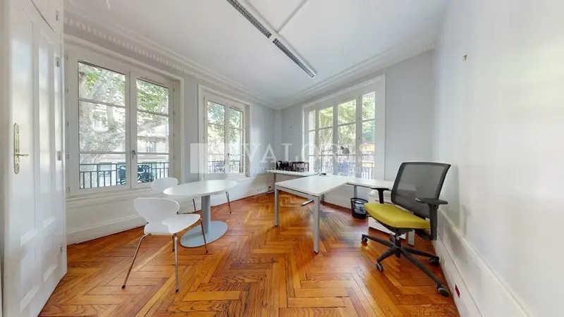 85 Avenue Maréchal De Saxe, Lyon for lease - Interior Photo - Image 2 of 11