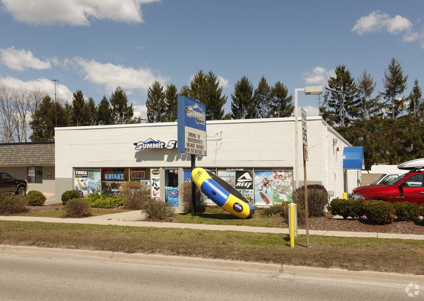620 W Grand River Ave, Brighton, MI for lease - Primary Photo - Image 1 of 9