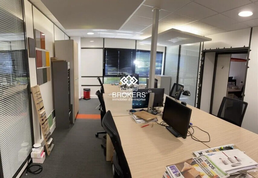 Office in Voiron for lease - Interior Photo - Image 3 of 13