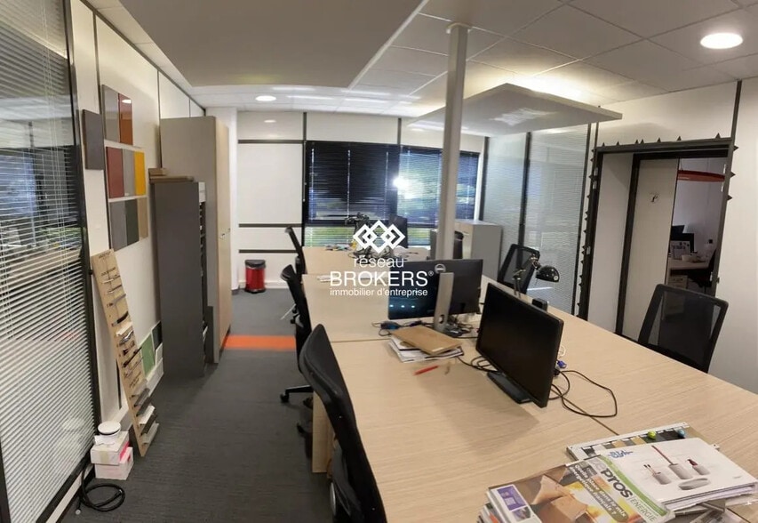 Bureau dans Voiron à louer - Photo intérieure - Image 3 de 13