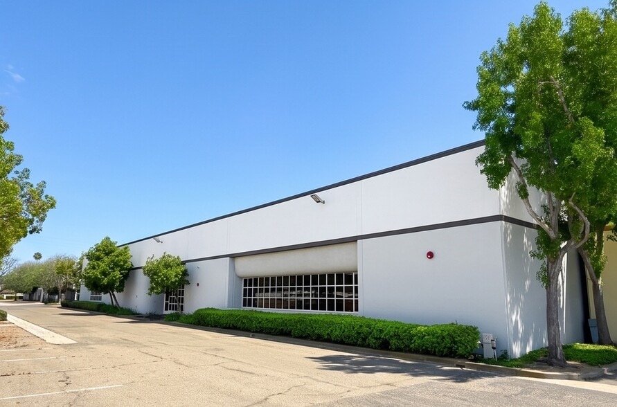 1700 Emerson Ave, Oxnard, CA for sale - Building Photo - Image 2 of 11