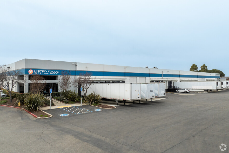 23411-23447 Cabot Blvd, Hayward, CA for lease - Building Photo - Image 2 of 8