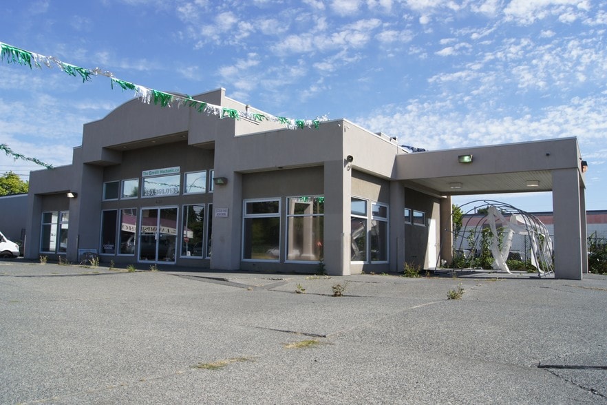 430 Burnside Rd E, Victoria, BC for sale - Primary Photo - Image 1 of 1