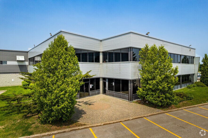 2103-2167 Boul Dagenais O, Laval, QC à louer - Photo du bâtiment - Image 3 de 12