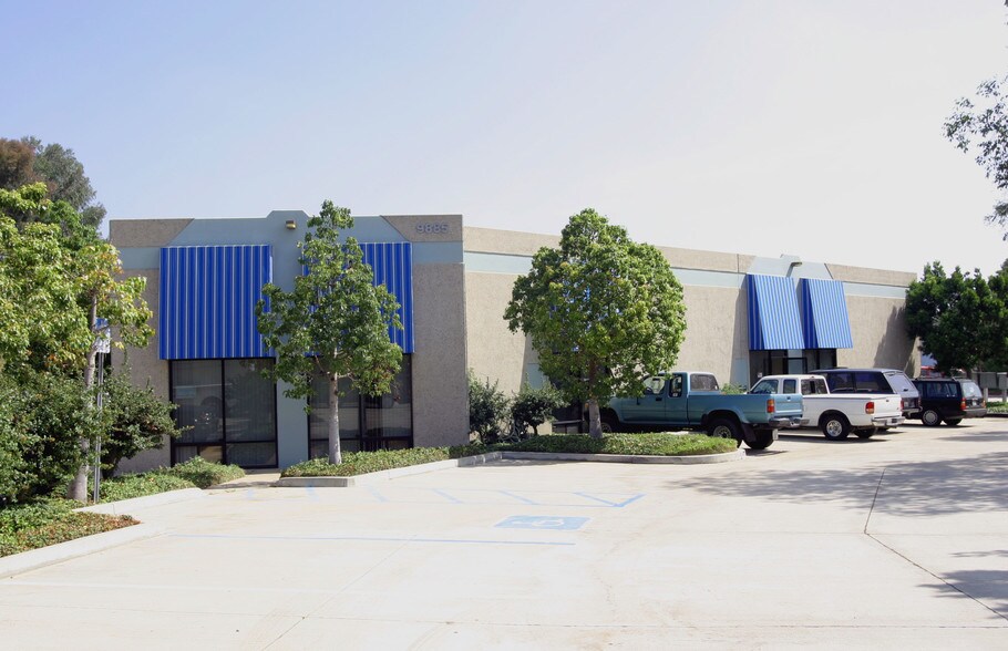 9885 Mesa Rim Rd, San Diego, CA à louer - Photo du bâtiment - Image 2 de 4
