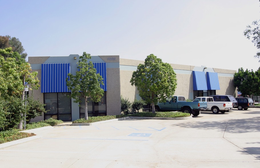 9885 Mesa Rim Rd, San Diego, CA à louer - Photo du bâtiment - Image 2 de 4