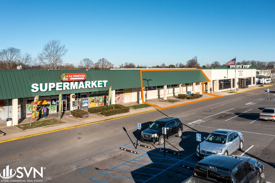 1743 Alexandria Dr, Lexington, KY à vendre - Photo du bâtiment - Image 2 de 51