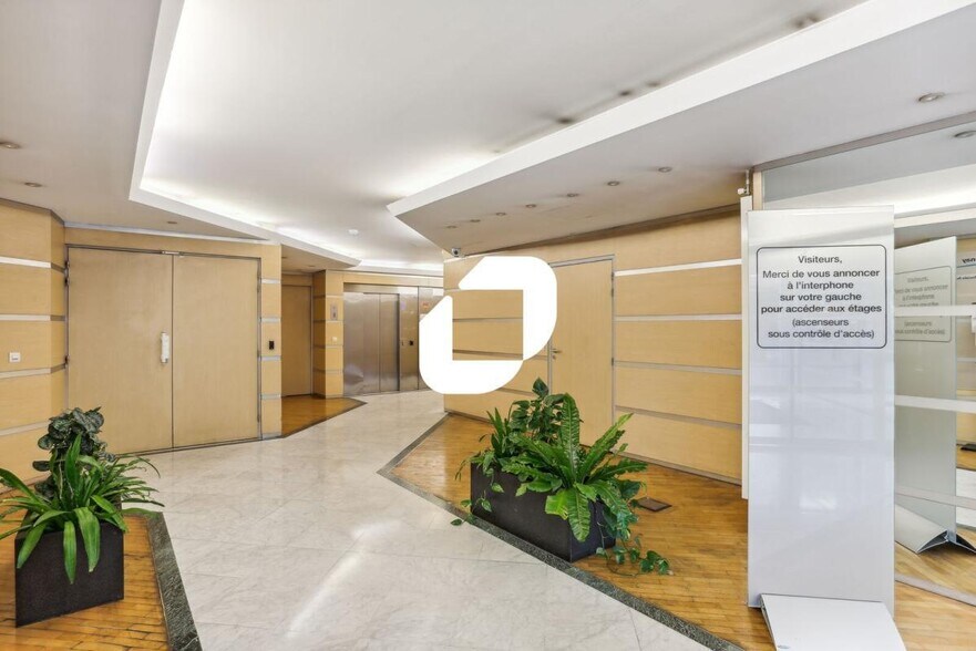 9-11 Avenue Du Val De Fontenay, Fontenay-sous-Bois for lease - Building Photo - Image 2 of 7