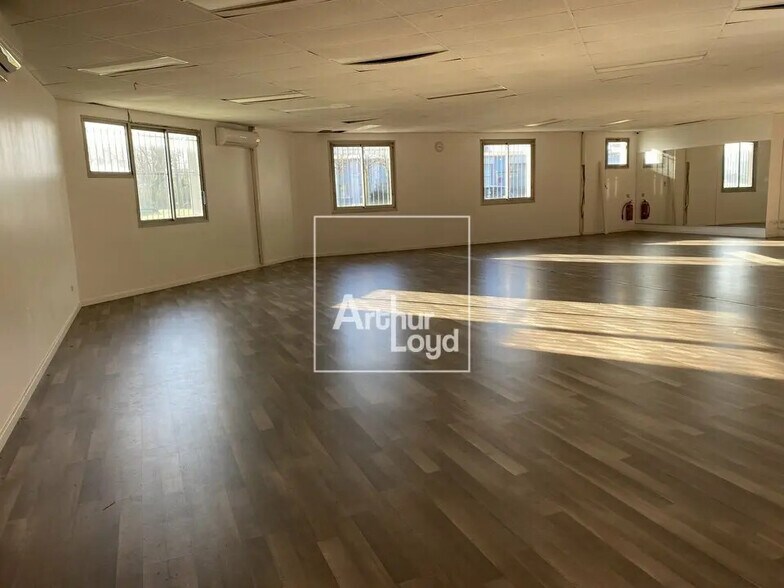 Commerce de détail dans Bondoufle à vendre - Photo du bâtiment - Image 3 de 5