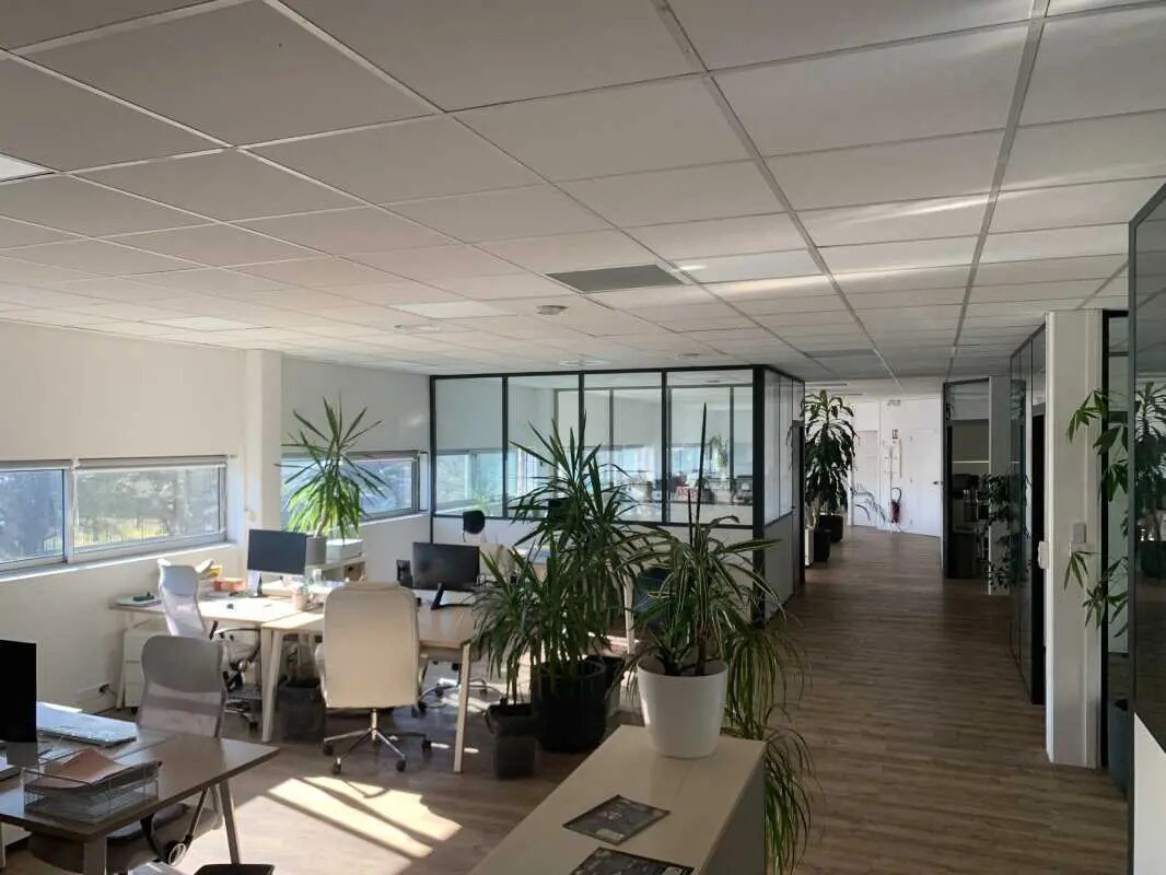 Office in Bordeaux for sale Interior Photo- Image 1 of 8