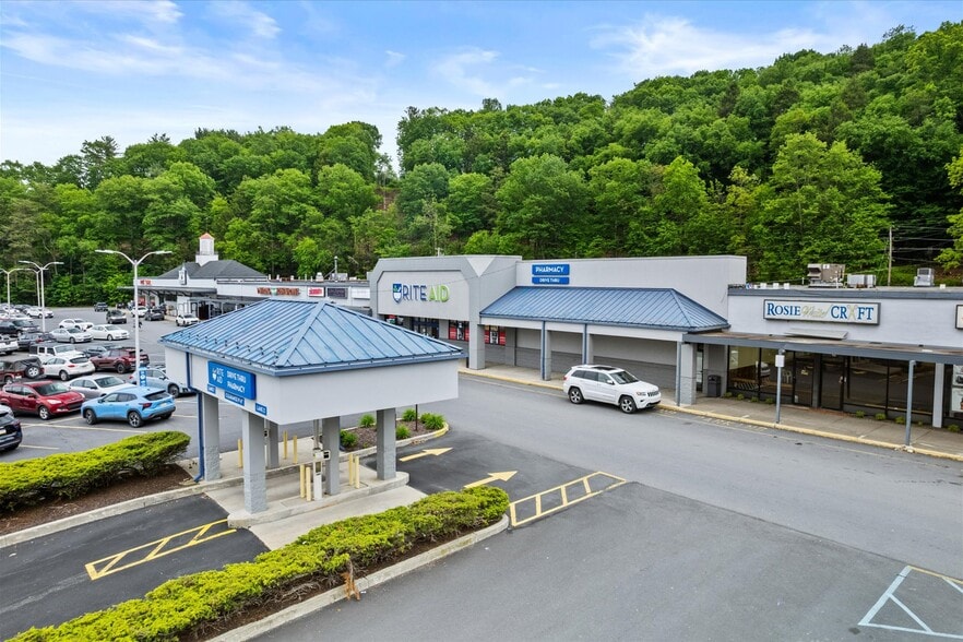 44 Kings Vlg, Minersville, PA for lease - Building Photo - Image 3 of 39