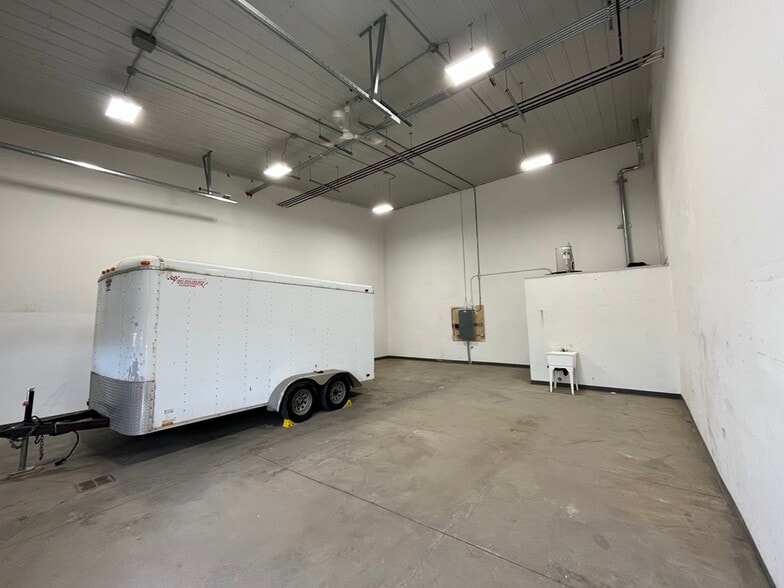 520 Solomon Dr, Regina, SK for lease - Building Photo - Image 3 of 7