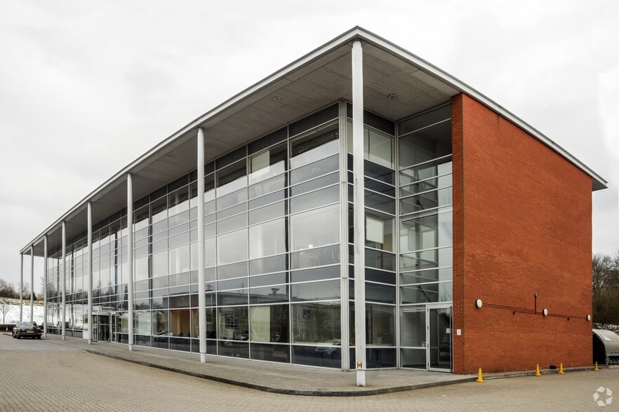 Centennial Av, Elstree for lease - Building Photo - Image 3 of 12