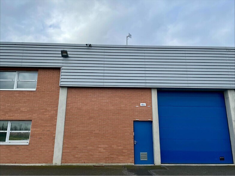Flex in Chambly for lease - Building Photo - Image 2 of 15