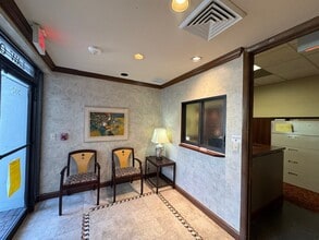 2810 E Oakland Park Blvd, Fort Lauderdale, FL à louer Photo intérieure- Image 2 de 12