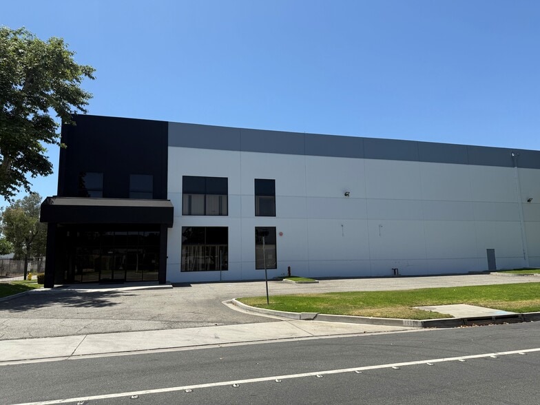 14001-14003 Orange Ave, Paramount, CA for lease - Building Photo - Image 2 of 5