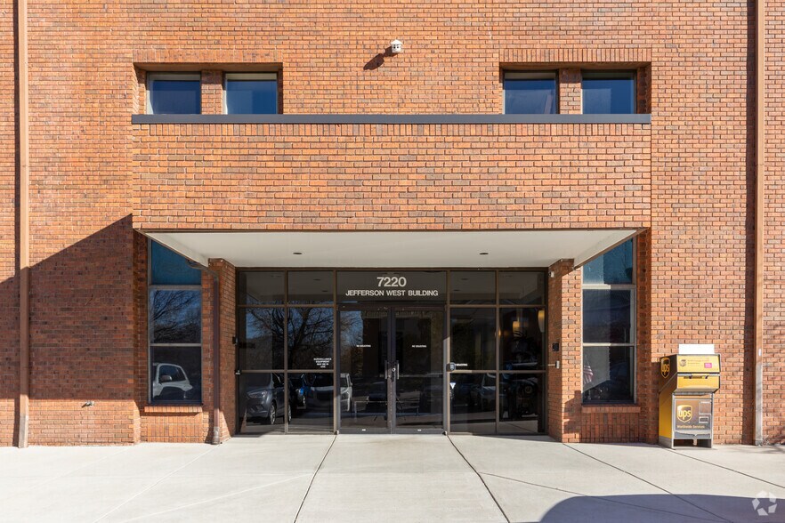 7220 W Jefferson Ave, Lakewood, CO à louer - Photo du bâtiment - Image 3 de 5