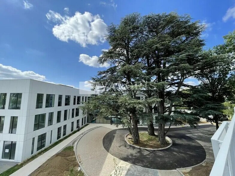 5 Allée Des Hêtres, Limonest à louer - Photo du bâtiment - Image 3 de 6