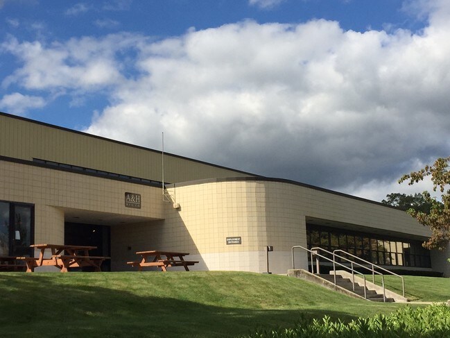 Plus de détails pour 1 Carding Ln, Johnston, RI - Industriel à vendre