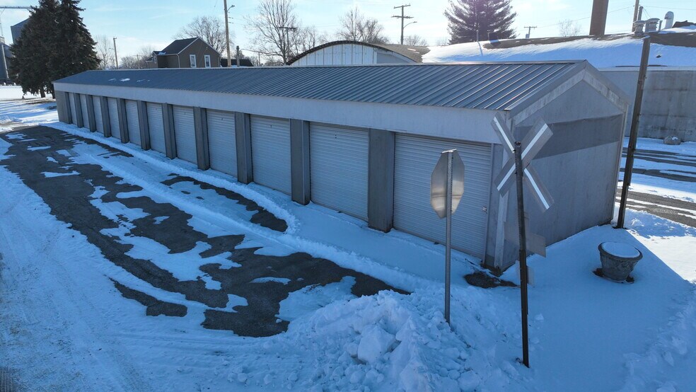 Storage Unit Portfolio portefeuille de 4 propriétés à vendre sur LoopNet.ca - Photo du bâtiment - Image 2 de 22