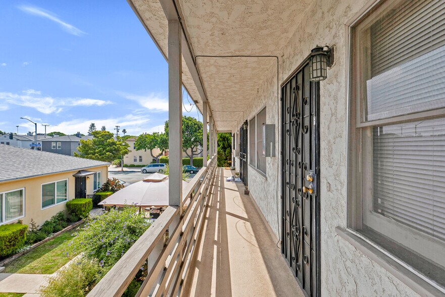 1811 Ocean Park Blvd, Santa Monica, CA à vendre - Photo du bâtiment - Image 3 de 7