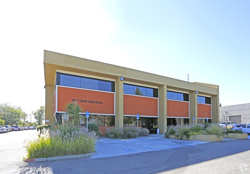 1300 White Oaks Rd, Campbell, CA à louer - Photo du bâtiment - Image 2 de 8