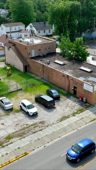 591 Burnham Ave, Calumet City, IL à vendre - Vidéo sur l’inscription commerciale - Image 2 de 37