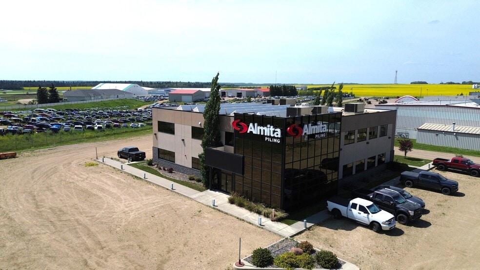 430077 Range Road 261, Ponoka, AB à louer - Photo du bâtiment - Image 3 de 19