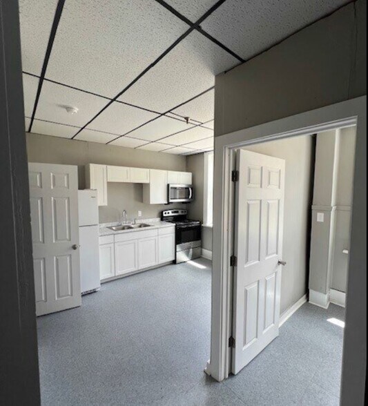117 S Broadway St, Butler, IN à vendre - Photo intérieure - Image 3 de 15