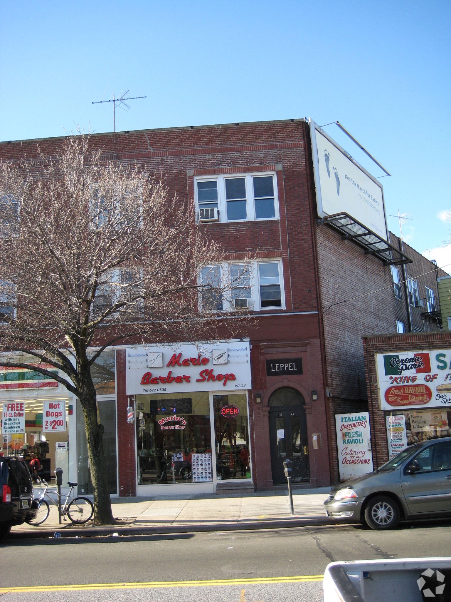 107-24 Corona Ave, Flushing, NY à louer Photo principale- Image 1 de 3