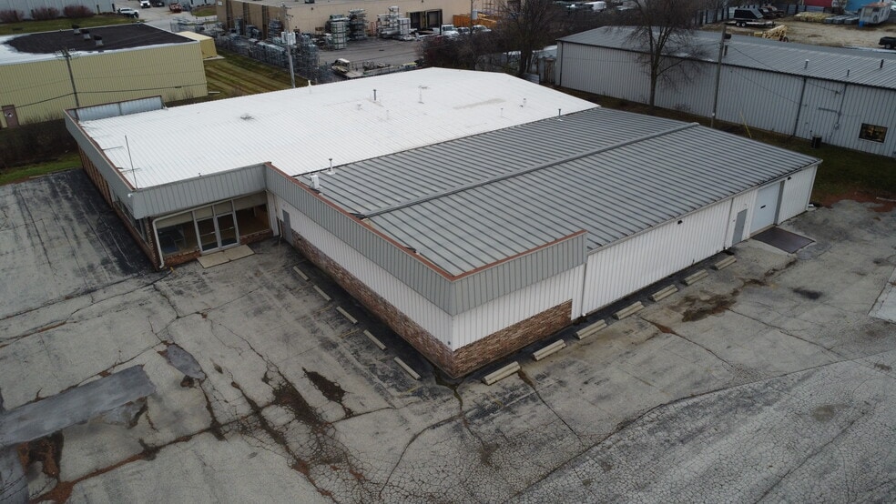 16555 W Cleveland Ave, New Berlin, WI for lease - Building Photo - Image 1 of 9