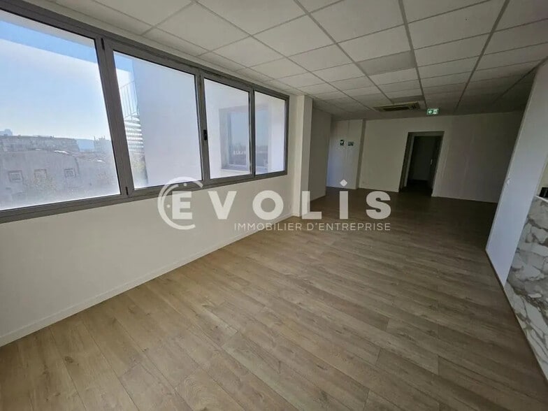 Office in Cachan for lease - Building Photo - Image 3 of 20