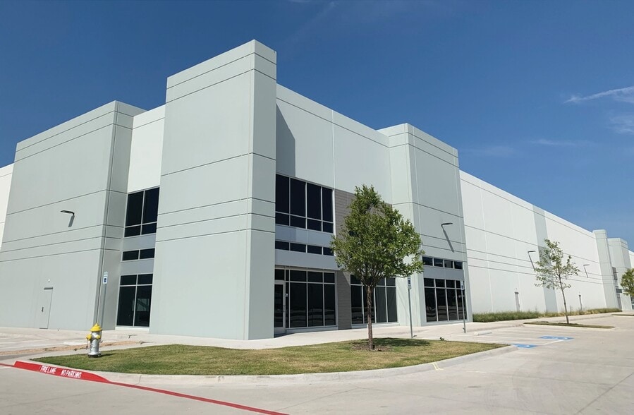 2920 Telecom Pky, Richardson, TX à louer - Photo du bâtiment - Image 3 de 8