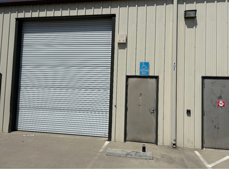 408 Flores Ave, Modesto, CA for lease - Building Photo - Image 2 of 4