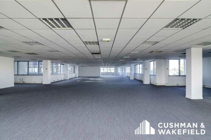 4 Rue Paul Dautier, Vélizy-Villacoublay for lease Interior Photo- Image 1 of 14