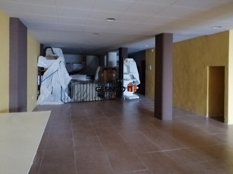 Commerce de détail dans València à louer - Photo du bâtiment - Image 3 de 4