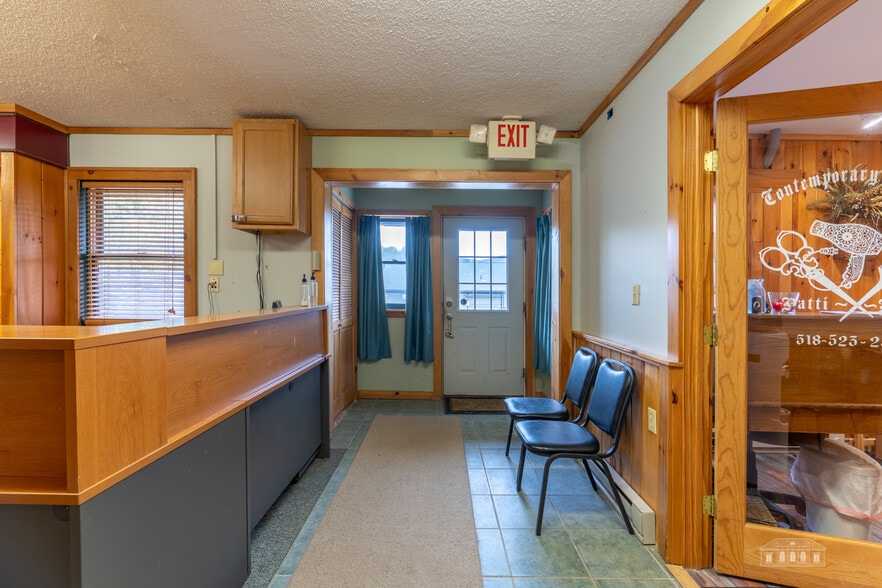 1915 Saranac Ave, Lake Placid, NY for sale - Building Photo - Image 2 of 36