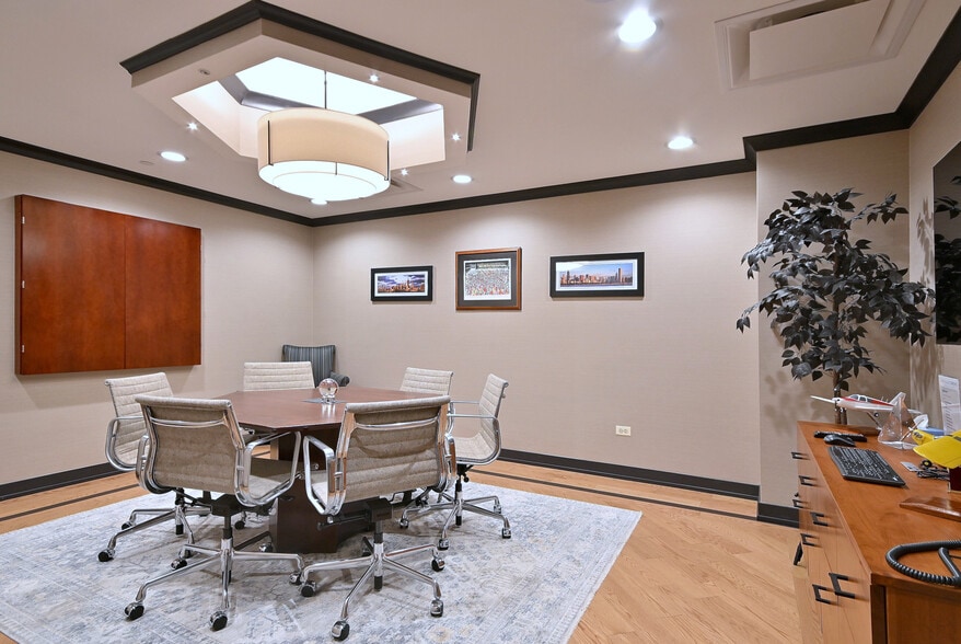 25-41 E Main St, Roselle, IL for sale - Interior Photo - Image 2 of 22