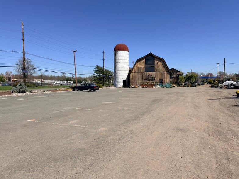 981 Georges Rd, Monmouth Junction, NJ for lease - Building Photo - Image 2 of 7