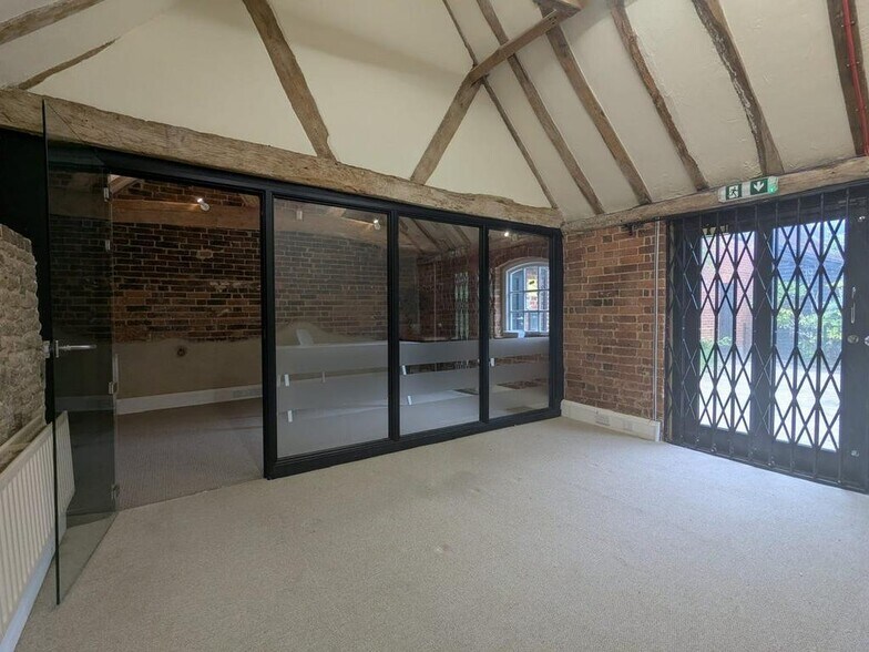 Birtley Rd, Guildford à louer - Photo du bâtiment - Image 3 de 6