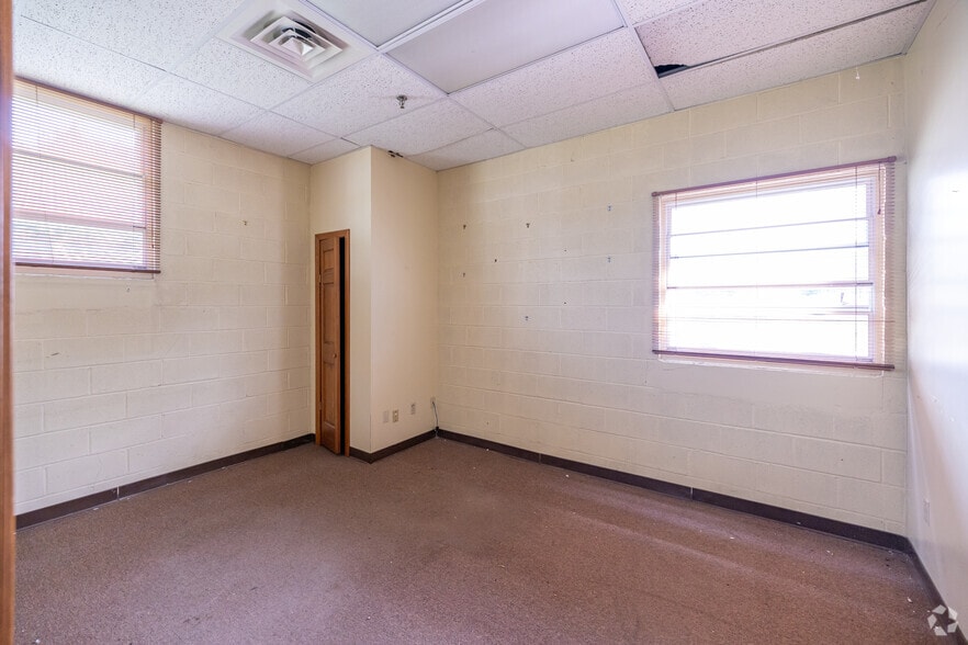 1 Main St, Shirley, MA for lease - Interior Photo - Image 3 of 34