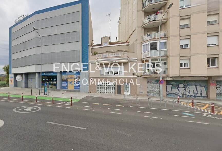 Immeuble residentiel dans Sant Adrià de Besòs, Barcelona à vendre - Photo du bâtiment - Image 2 de 4