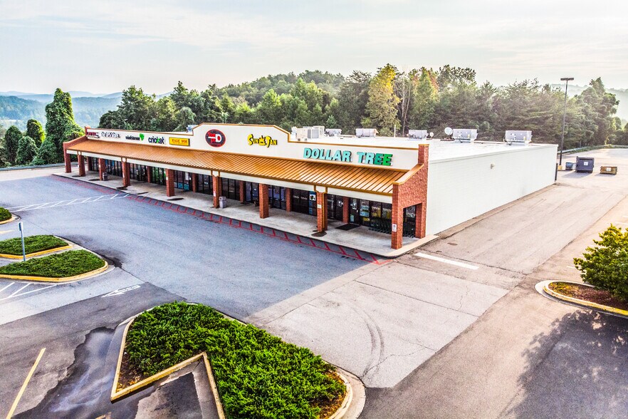 400 Wal-Mart Way, Dahlonega, GA à louer - Photo du bâtiment - Image 3 de 14