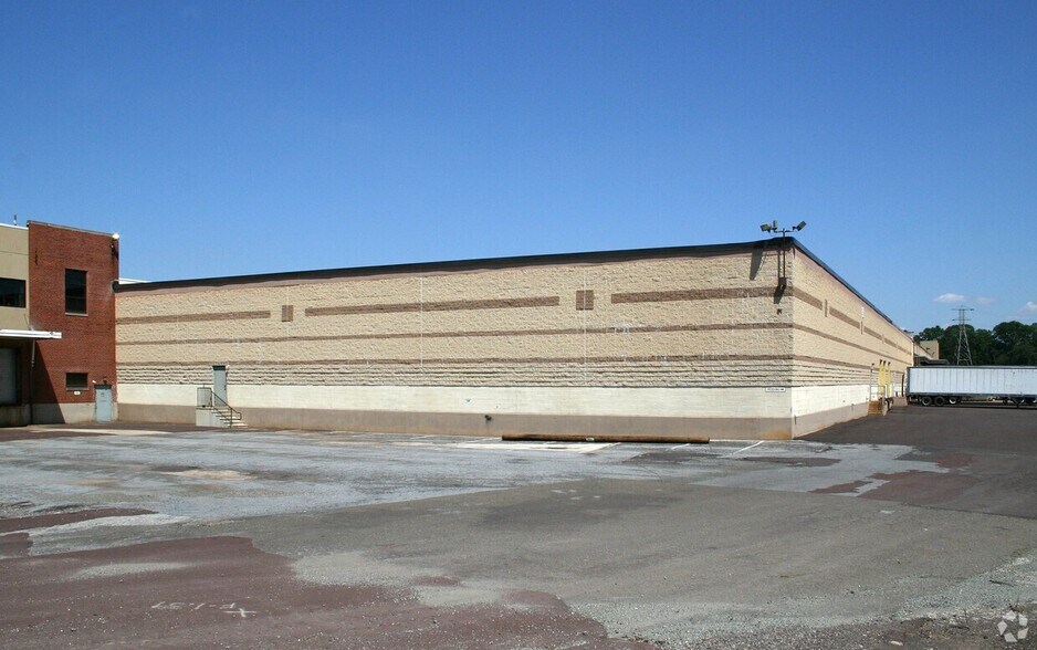 1950 South Dr, Oaks, PA for lease - Building Photo - Image 1 of 4