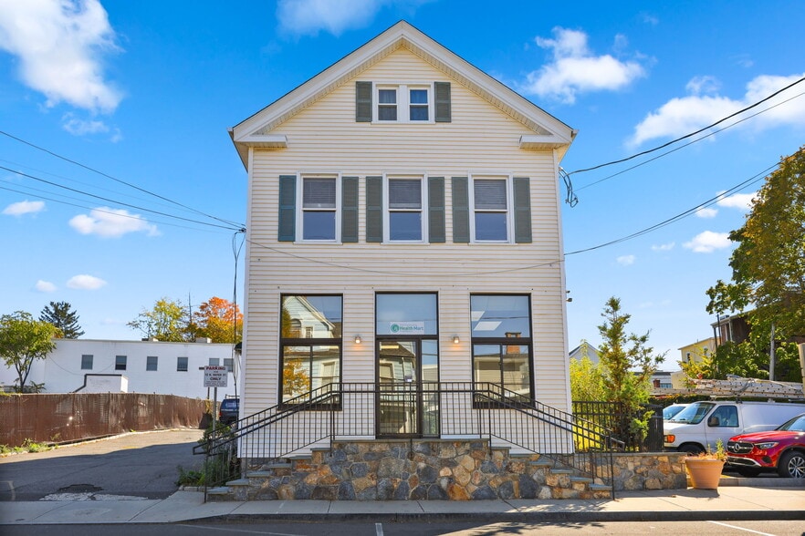 13 N Water St, Greenwich, CT for lease - Building Photo - Image 1 of 7