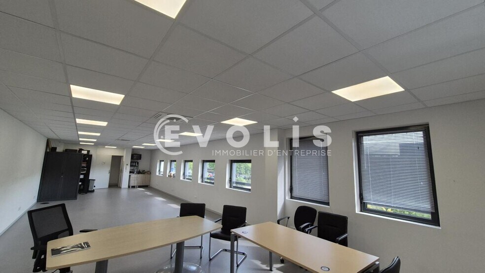 Office in Bussy-Saint-Georges for lease - Interior Photo - Image 2 of 7