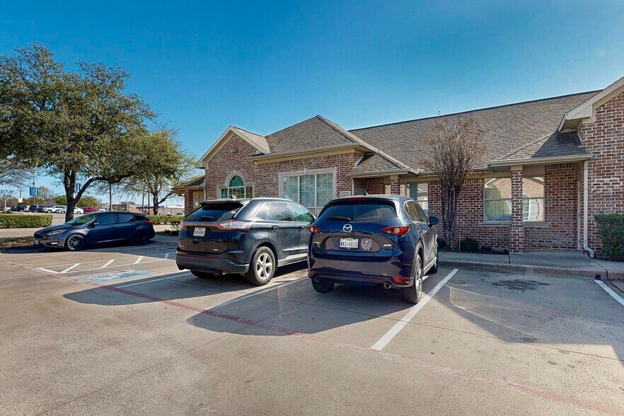 2840 Keller Springs Rd, Carrollton, TX à vendre - Photo du bâtiment - Image 2 de 19