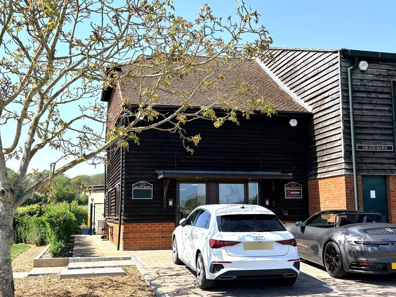 5 Warren House Rd, Wokingham for lease - Primary Photo - Image 1 of 2