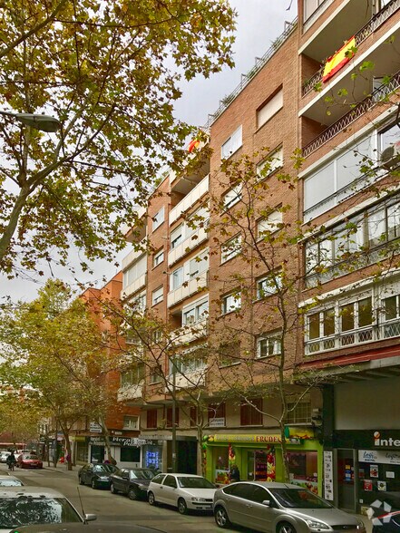 Calle Ramos Carrión, 4, Madrid, Madrid à louer - Photo du bâtiment - Image 1 de 2
